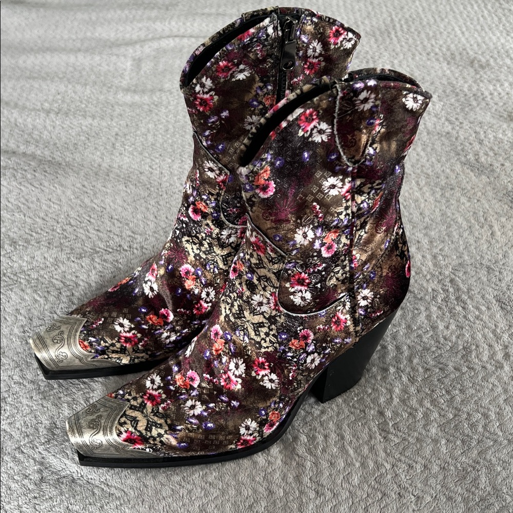 Free People Brayden Green Velvet Floral Western Boot Bootie Toe Cap 39 US 8.5